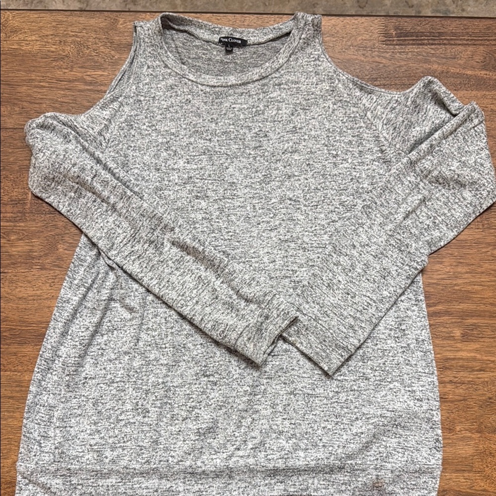 Women’s Gray Cold Shoulder Top Size Large